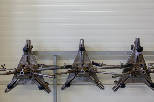 A puller for car rims in a car repair shop