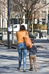 pieton gens temps horaire loisir marche mere femme enfant