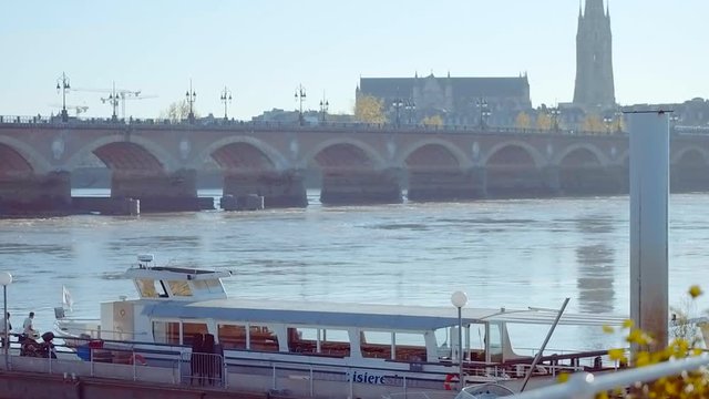 pont de pierre bordeaux boat garonne