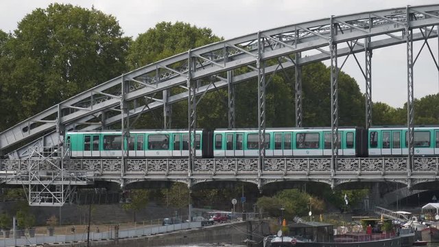  Paris  m&eacute;tro bridge 2 4k
