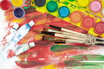 Obraz premium Paint brushes and paints for drawing.