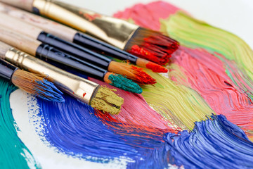 Obraz premium Paint brushes and paints for drawing.