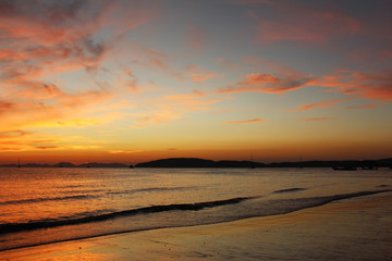 Obraz premium Beautiful view of the Andaman Sea at sunset. Thailand.