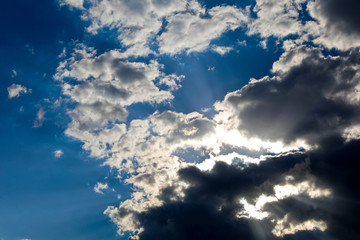 Dramatische Wolken Formation am  Himmel