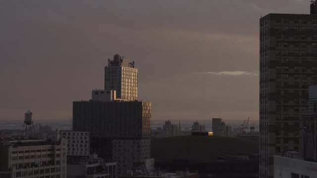 Unedited ProRes 422 footage of Sunset in NYC.
Great for Timelapses.