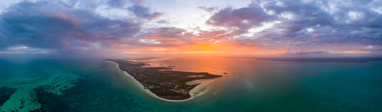 Amanecer En Holbox