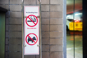 Label no smoking area sign in the city