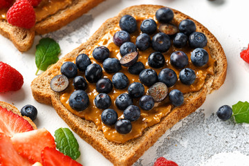 Fresh Beans salad with flatbread and mix of vegetables