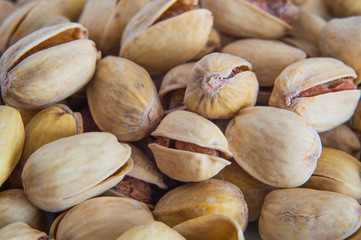pistacchi nel guscio