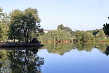 Obraz premium Artificial island with animals in the center of the pond in the Park. Pyatigorsk, Russia