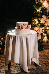 wedding cake at the wedding of the newlyweds