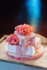 wedding cake at the wedding of the newlyweds