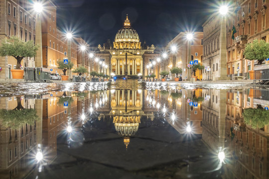 Italy, Rome, Vatican City, Via de Conciliazione, Basilica of Saint Peter in background