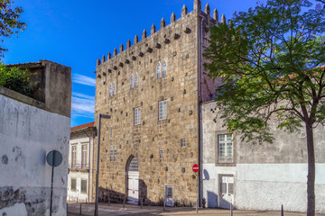 Obraz premium Tower of Pedro-Sem in Porto, Portugal