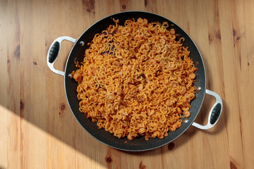 fideuá with prawns