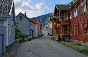 Fototapeta na wymiar old wooden houses in Laerdalsoyri, Norway