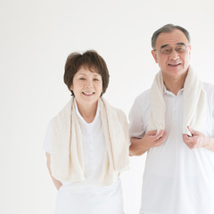 微笑むシニア夫婦