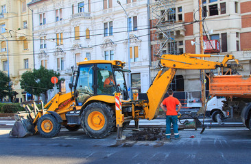 Repair of the road in the middle of the residential street