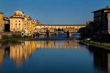 Fototapeta na wymiar Ponte Vecchio e Rio Arno, Florença, Itália