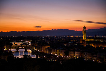Fototapeta na wymiar Vista da cidade de Florença, com Ponte Vecchio e Rio Arno