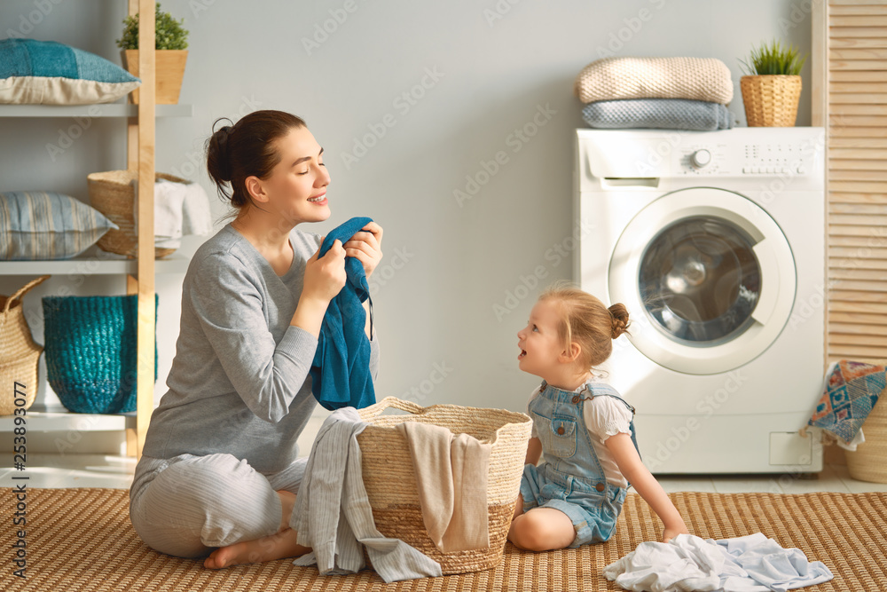 Wall mural family doing laundry