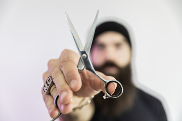 barber with long beard using scissors