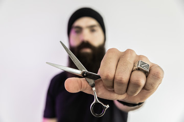 barber with long beard using scissors