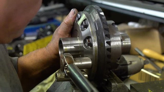 using torque wrench on differential