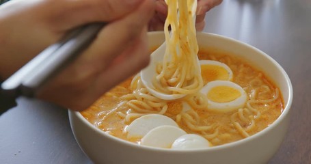Laksa, haivng meal at home