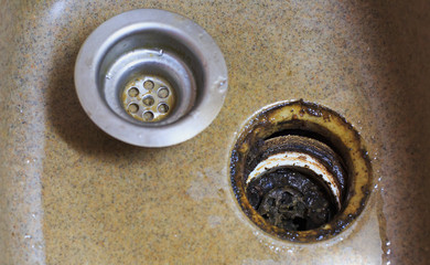Obraz premium Clogged kitchen sink in the kitchen. Cleaning a clogged, dirty washbasin