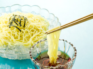 ざるラーメン　昆布だし　つゆ