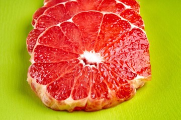 Grapefruit peeled sliced rings