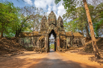 Preah Khan temple, Cabodia: the wall of Angkor Thom with face towers