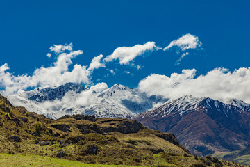 Obraz na płótnie Canvas Rocky Mountain and Diamond Lake in the Mt Aspiring National Park, Wanaka, New Zealand