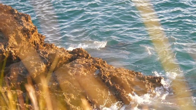 rocher ocean slow motion