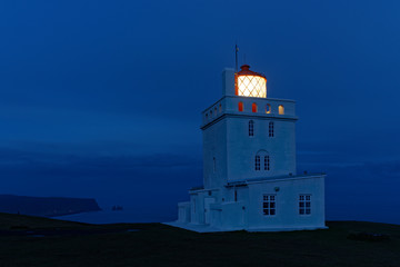 Fototapeta na wymiar Leuchtturm Dyrhólaey bei Vik, Island