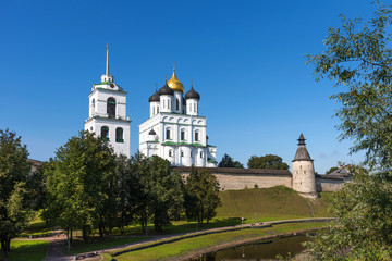 Fototapeta na wymiar Panoramic view of Pskov Kremlin on the Velikaya river. Ancient fortress. The Trinity Cathedral in summer. Pskov. Russia