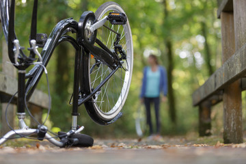 Fototapeta premium broken mountain bike in the forest