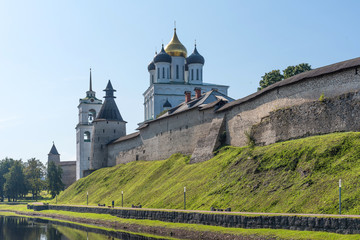 Fototapeta premium Panoramic view of Pskov Kremlin on the Velikaya river. Ancient fortress. The Trinity Cathedral in summer. Pskov. Russia
