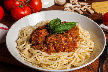 Bodegon de comida italiana, espagueti