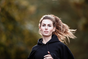 Model beim  Laufen Joggen Training