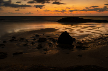 Fototapeta na wymiar Beautiful sunset of the beach with rocks.