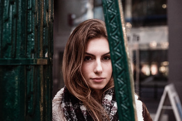 Fototapeta premium Junge Frau im Lifestyle Zeitgeist