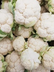 CAVOLFIORE AL MERCATO, CAULIFLOWERS AT THE MARKET 