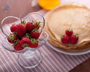 Sweet, fresh strawberries. Dessert with strawberries