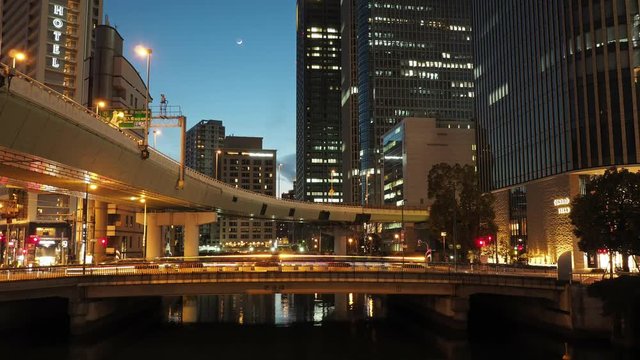 夕暮れの水都大阪 錦橋から見る肥後橋とビル群（タイムラプス）