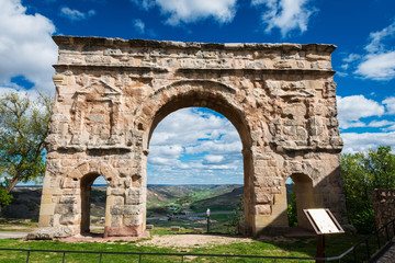Fototapeta na wymiar Roman arch in Medinaceli, Spain