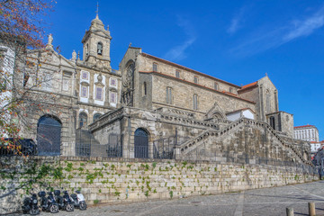 Fototapeta na wymiar The Igreja de Sao Francisco (Church of Saint Francis) with Gothic architecture in Porto, Portugal