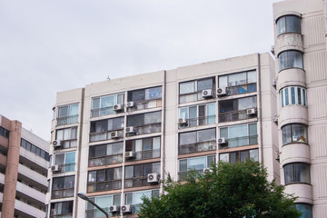 Obraz premium An old housing (apartment) in Downtown of Seoul, Korea