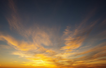 Obraz premium Vivid sky illuminated by the sunset